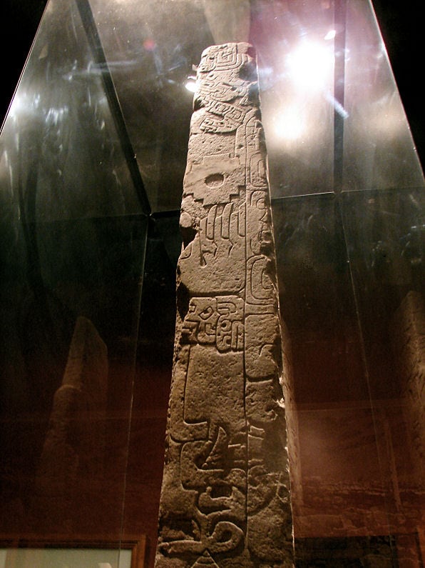 Obelisk Teljo, isklesani kameni monolit kulture Čavin