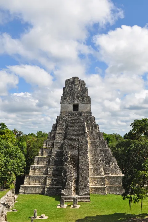 Rovine della città maya di Tikal